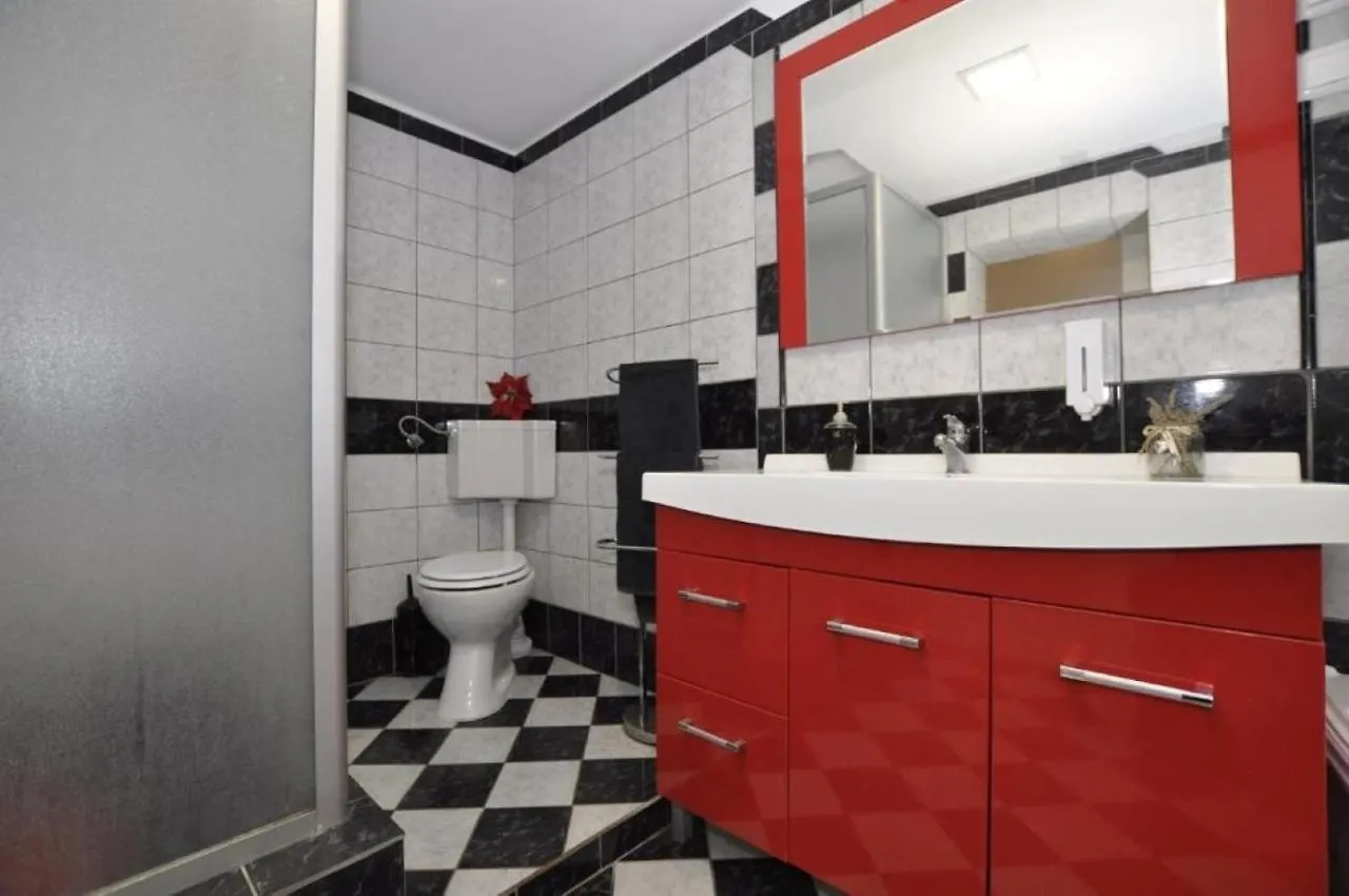 Apartments Eden - 30M From The Sea Slatine 0*,